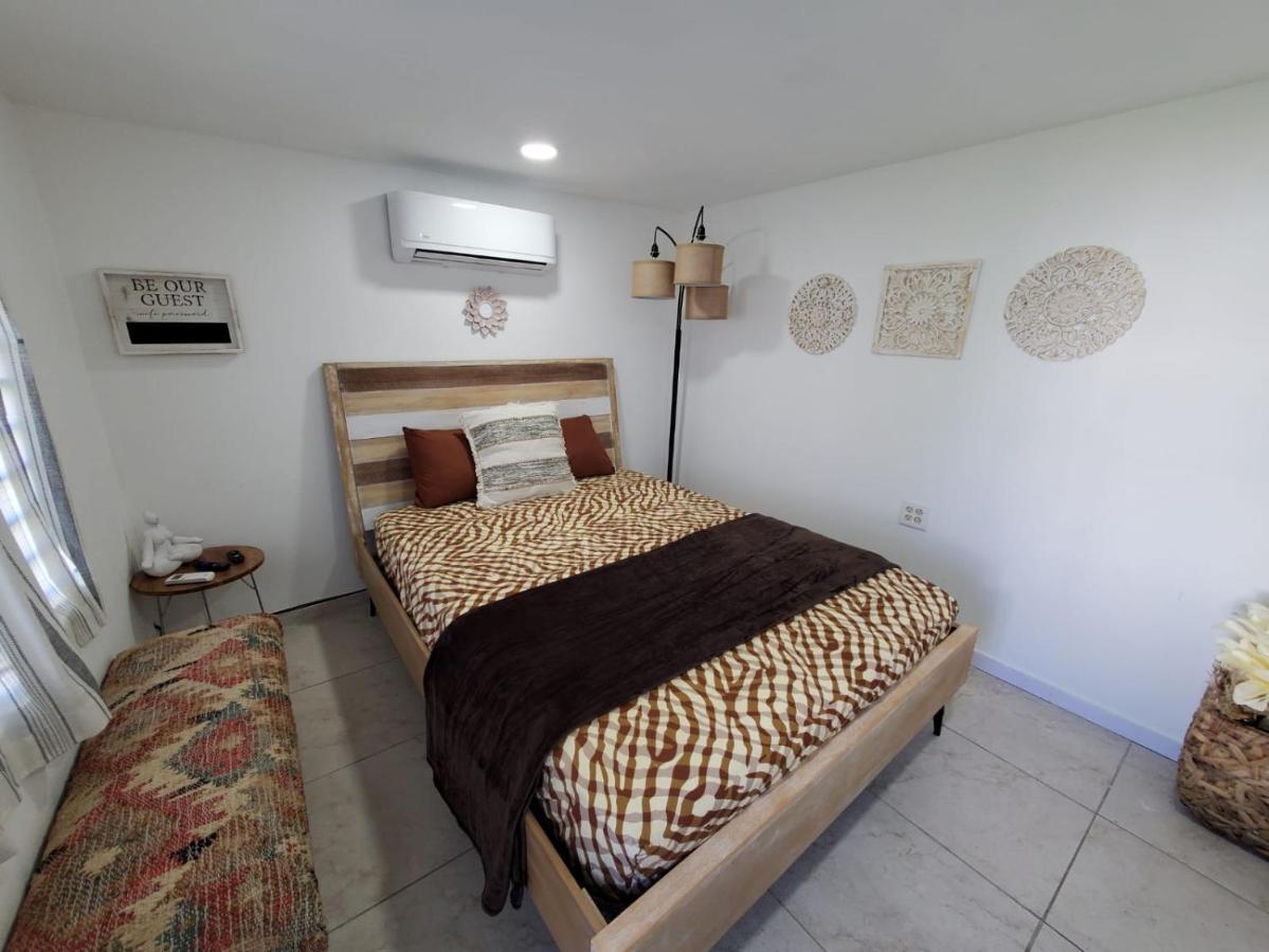 Aguadilla Breeze Apt In Gated Complex 8 Minute Walk To Crashboat Beach Exterior photo