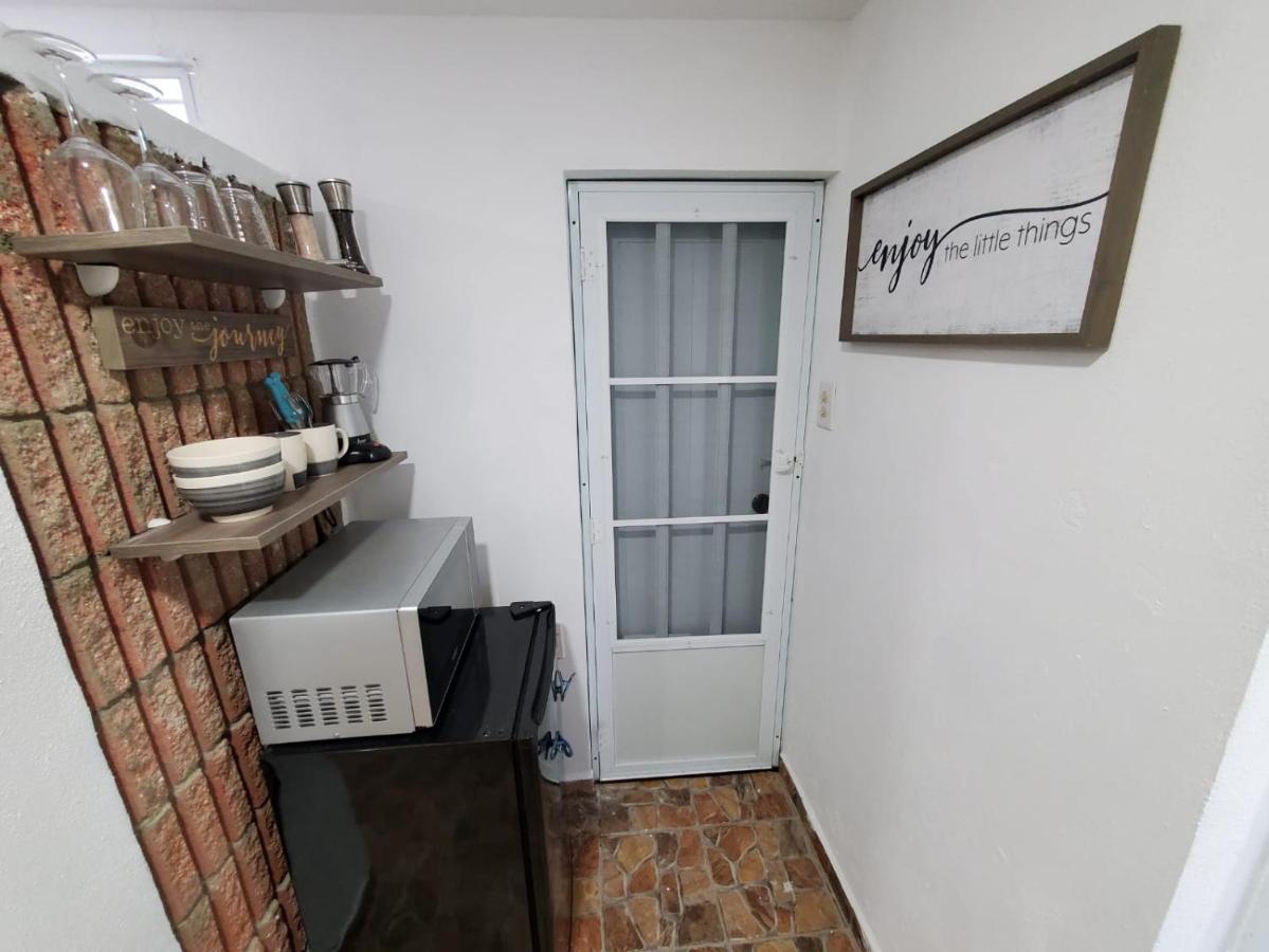 Aguadilla Breeze Apt In Gated Complex 8 Minute Walk To Crashboat Beach Exterior photo